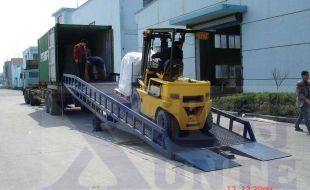 用了這個(gè)，可以讓您365天出貨不停歇-移動(dòng)式液壓登車橋