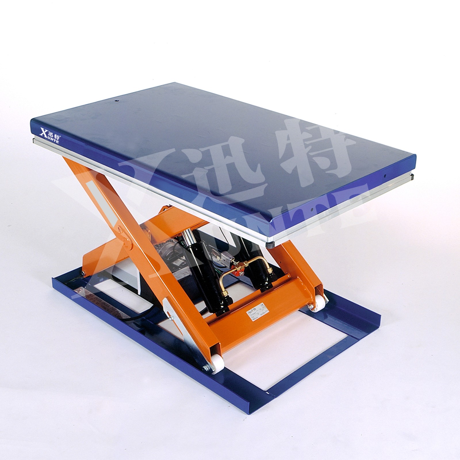 剪叉式液壓升降平臺(tái) 剪叉式液壓升降平臺(tái)